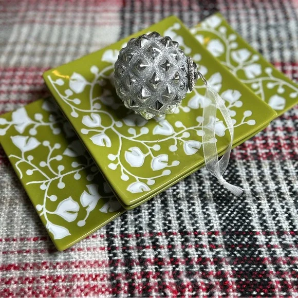 Crate & Barrel 3 Piece Akemi Floral Serving Set - Picture 12 of 16